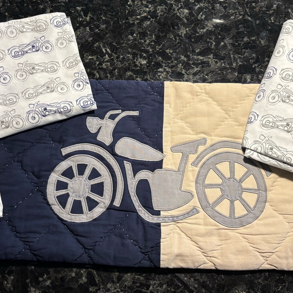PotteryBarnKids Navy & Tan Decorative Pillow cover. 2 pillow cases/1 flat sheet